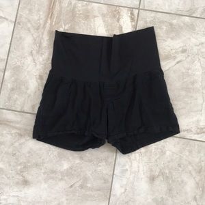 Isabel maternity shorts. Black linen.
